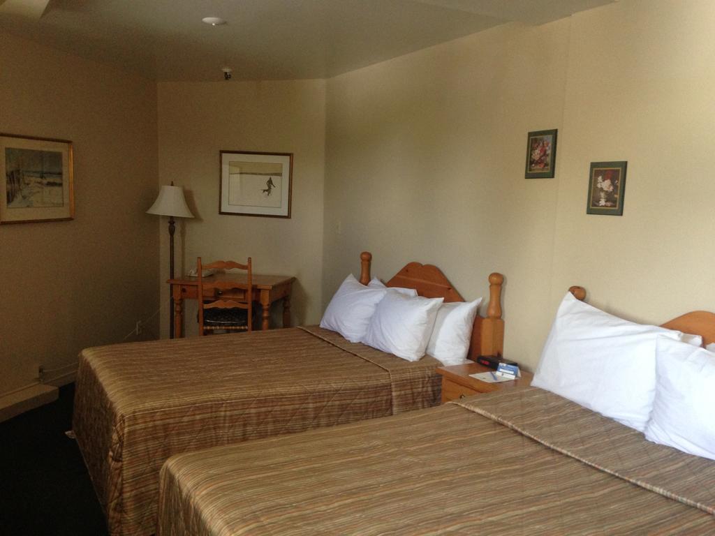 Hotel Le Chantecler Sainte-Adèle Екстериор снимка
