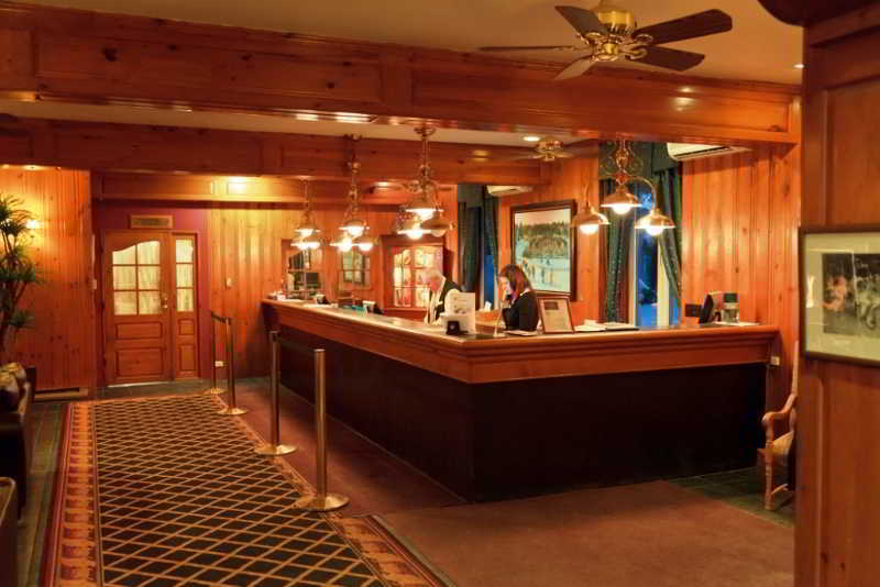 Hotel Le Chantecler Sainte-Adèle Екстериор снимка
