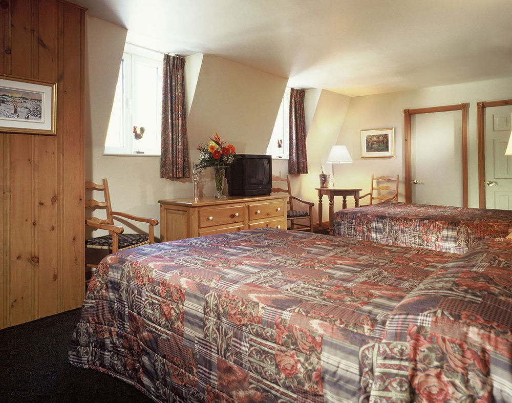 Hotel Le Chantecler Sainte-Adèle Екстериор снимка