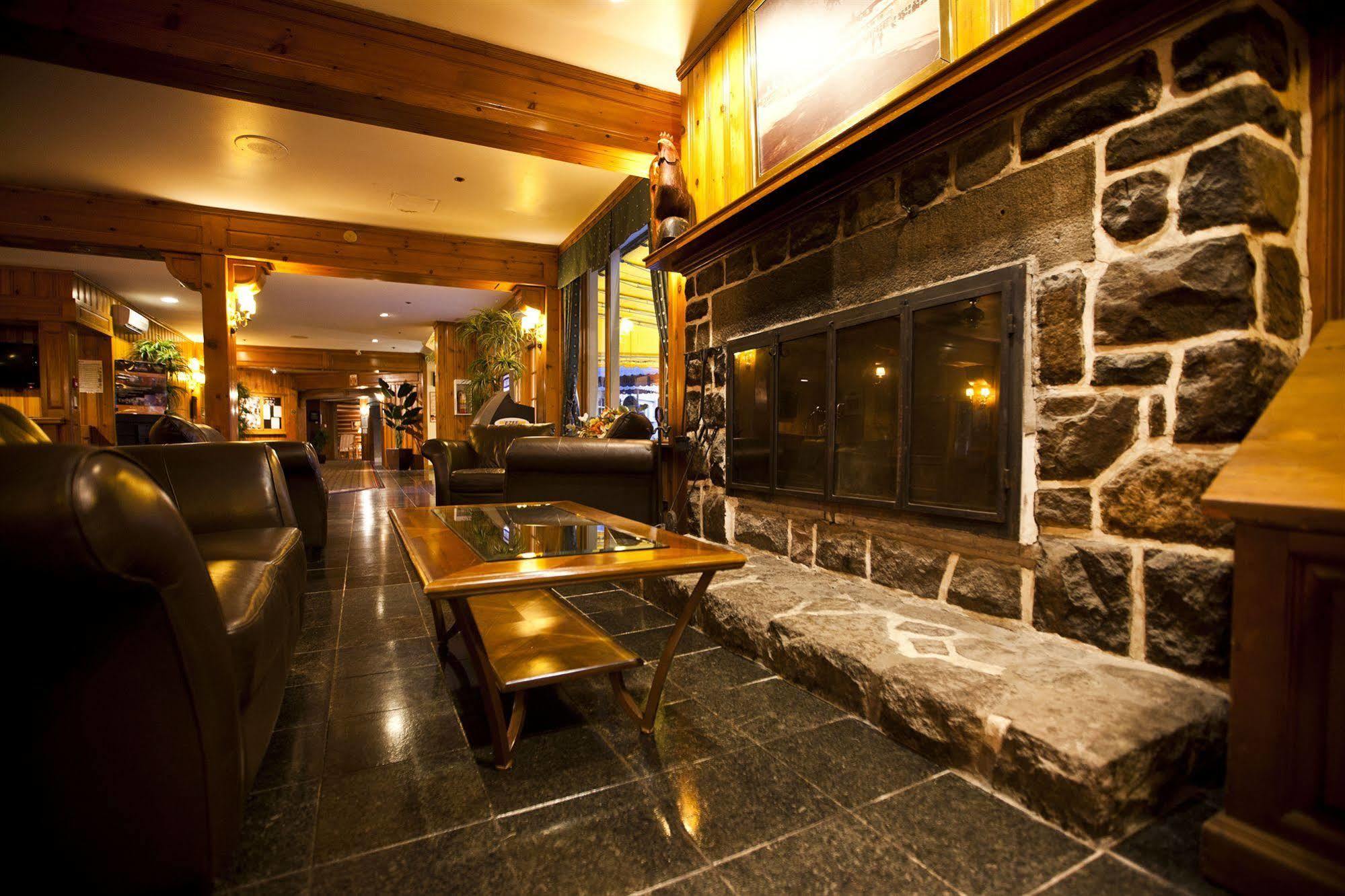 Hotel Le Chantecler Sainte-Adèle Екстериор снимка